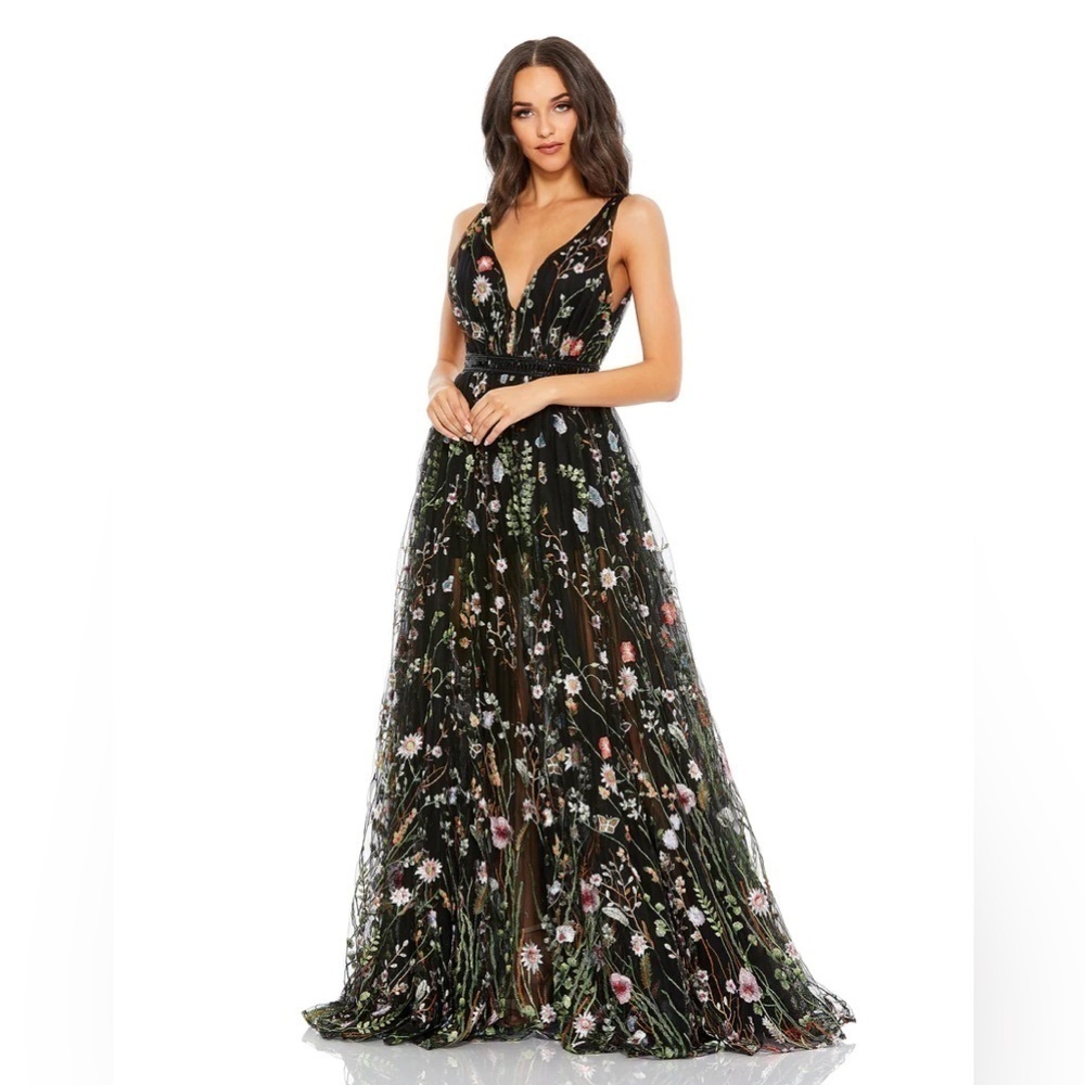Mac Duggal 12282 NWOT FLORAL EMBROIDERED SLEEVELESS A LINE GOWN